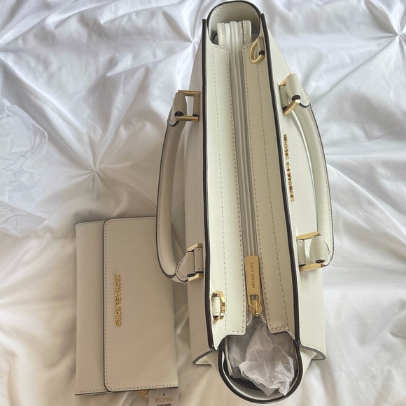 *BRAND NEW* Michael Kors Purse - Picture 4 of 6